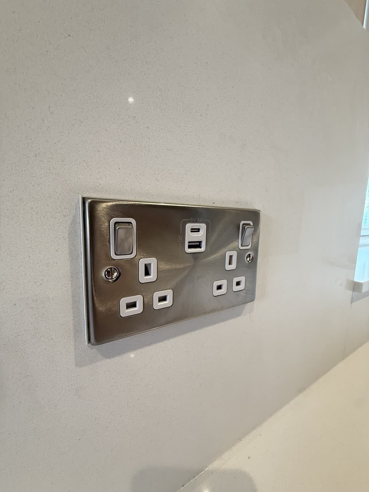 Chrome socket with USB