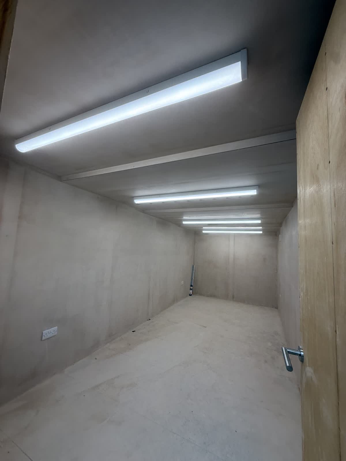 Commercial corridor lighting