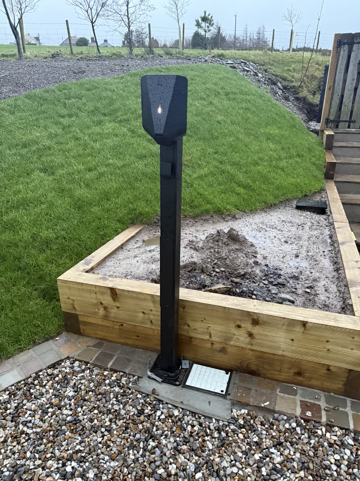 Garden bollard lighting