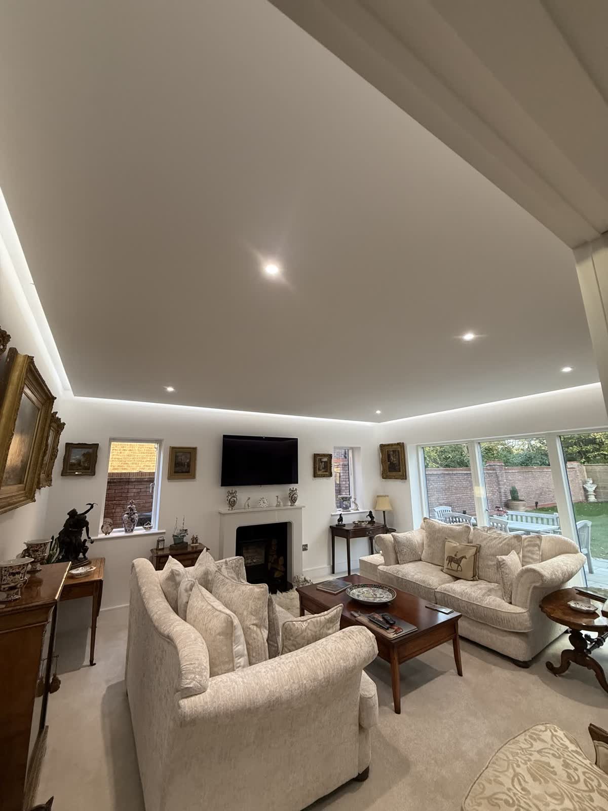 Living room cove lighting