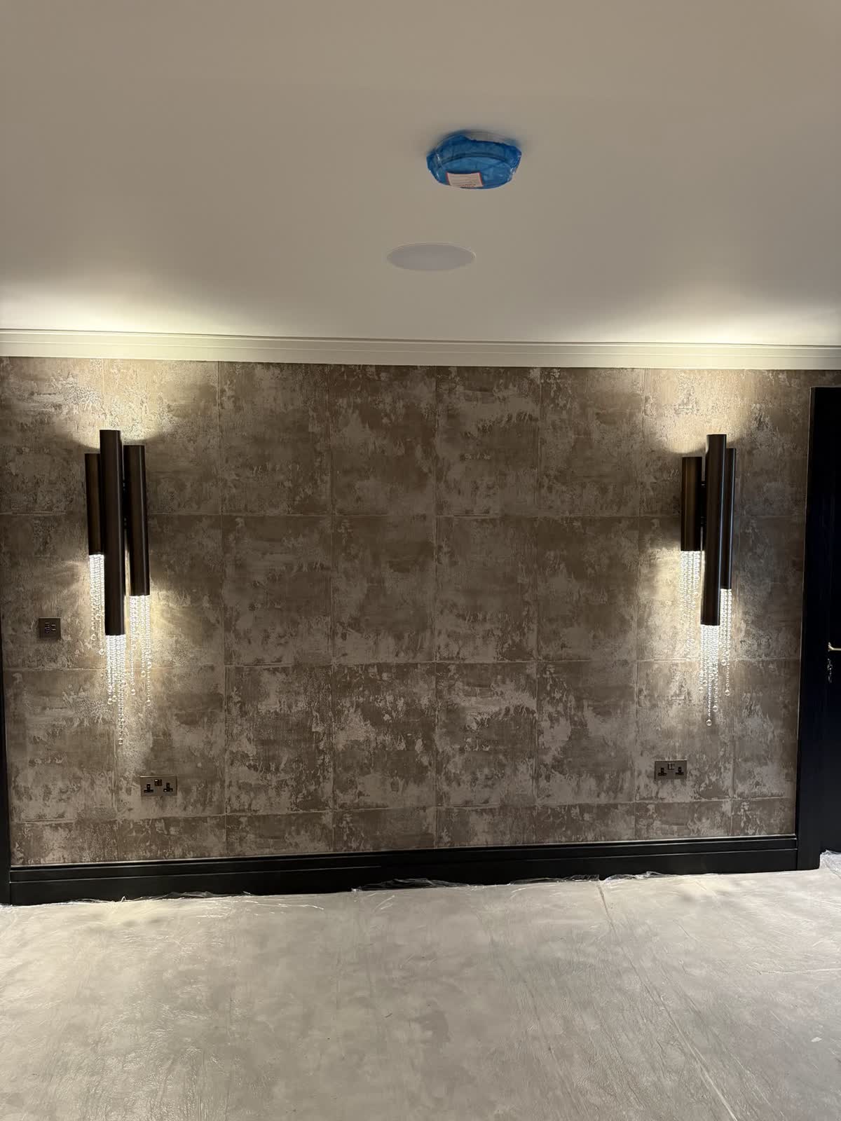 Feature wall lighting